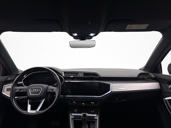 Audi Q3 12 of 27