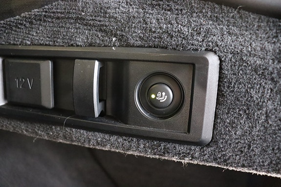 BMW i4 10 of 30