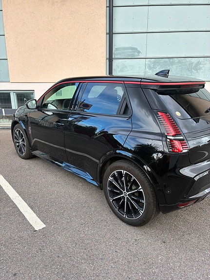 Renault 5 E-Tech 2 of 6