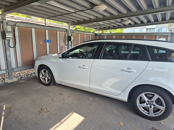 Volvo V60 2 of 9