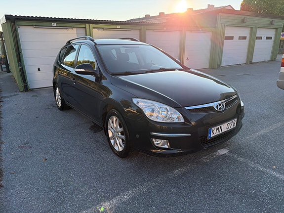 Hyundai i30 2 of 5