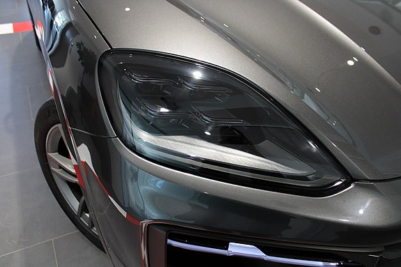 Porsche Cayenne S 6 of 21