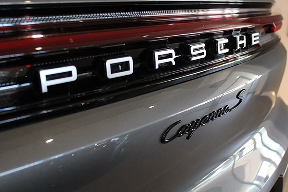 Porsche Cayenne S 5 of 21