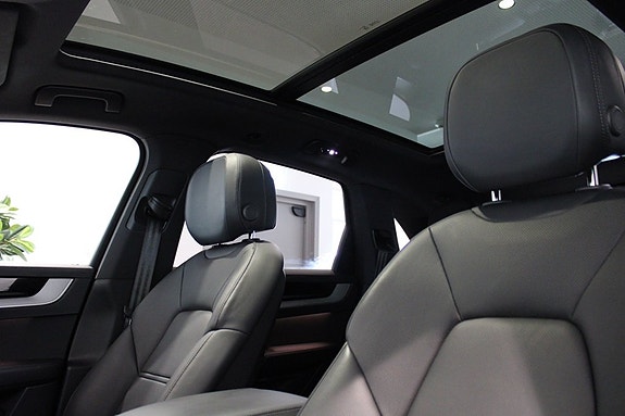 Porsche Cayenne S 10 of 21