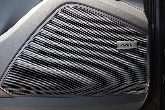 Porsche Cayenne S 13 of 21