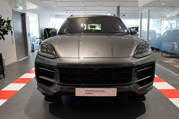 Porsche Cayenne S 3 of 21