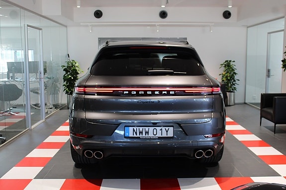 Porsche Cayenne S 4 of 21