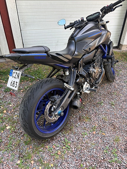 Yamaha MT-07 2 of 7