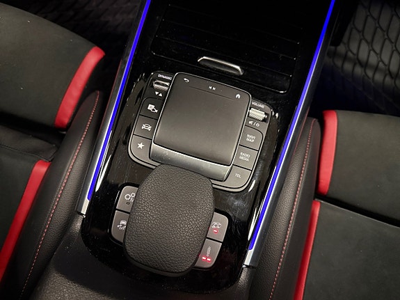 Mercedes-Benz GLA45 14 of 17