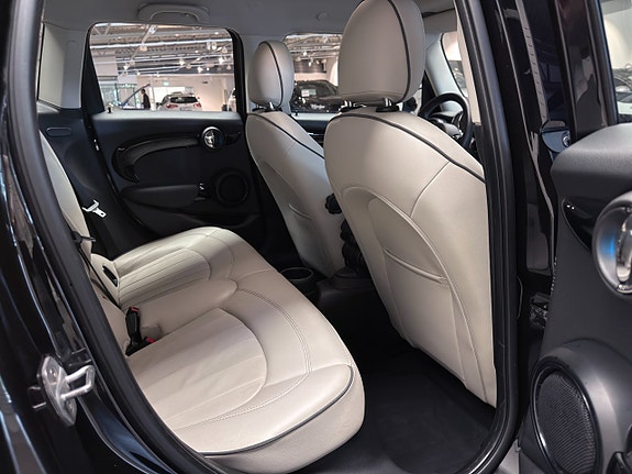 MINI Cooper 17 of 20