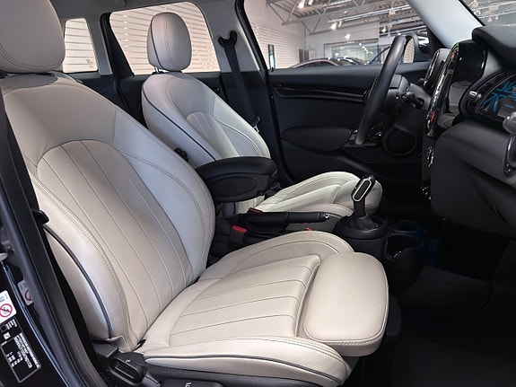 MINI Cooper 15 of 20