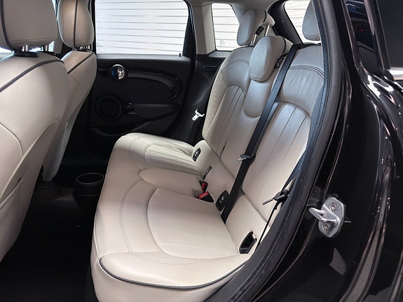 MINI Cooper 18 of 20