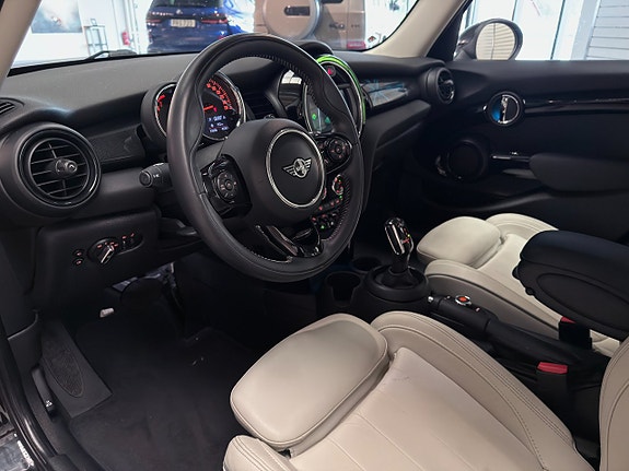 MINI Cooper 11 of 20