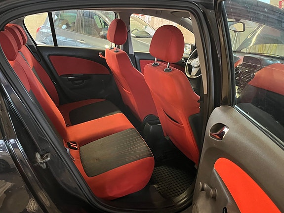Opel Corsa 8 of 18