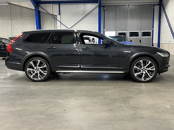 Volvo V90 Cross Country 2 of 26