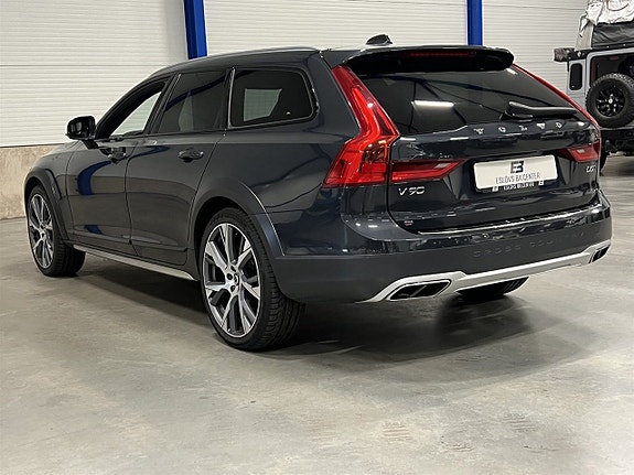 Volvo V90 Cross Country 4 of 26