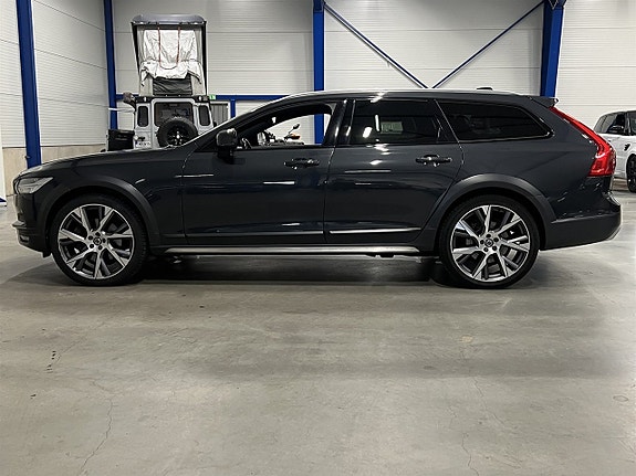 Volvo V90 Cross Country 5 of 26