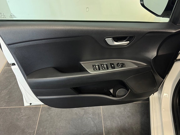 Kia Rio 10 of 23