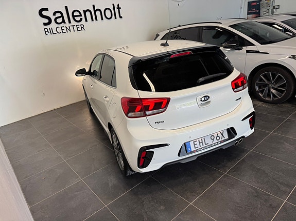 Kia Rio 8 of 23