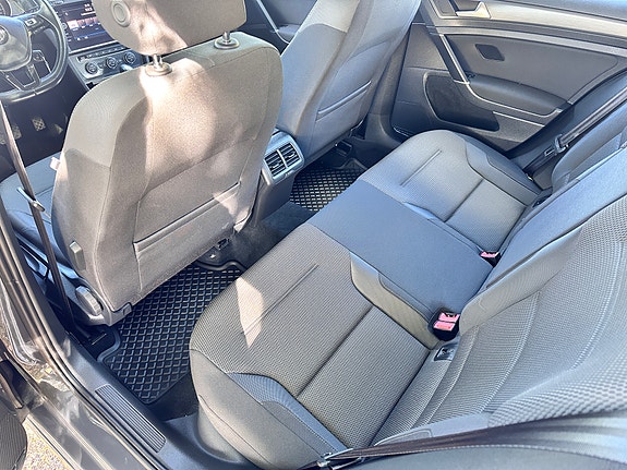 Volkswagen Golf VII 5 of 9