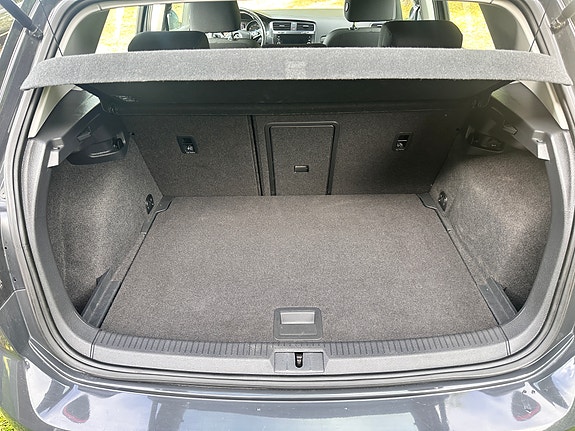 Volkswagen Golf VII 6 of 9