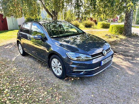 Volkswagen Golf VII 2 of 9
