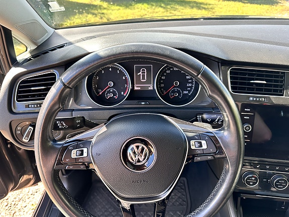 Volkswagen Golf VII 8 of 9