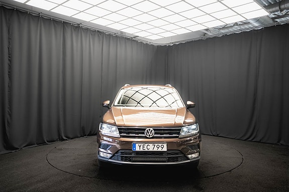 Volkswagen Tiguan 3 of 21