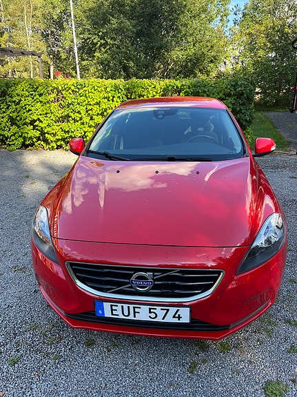 Volvo V40 2 of 10