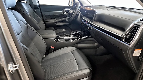 Kia Sorento 3 of 13
