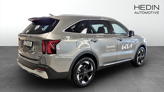 Kia Sorento 2 of 13