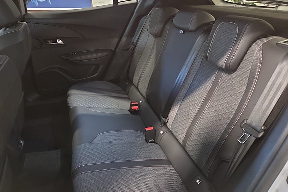 Peugeot 2008 11 of 12