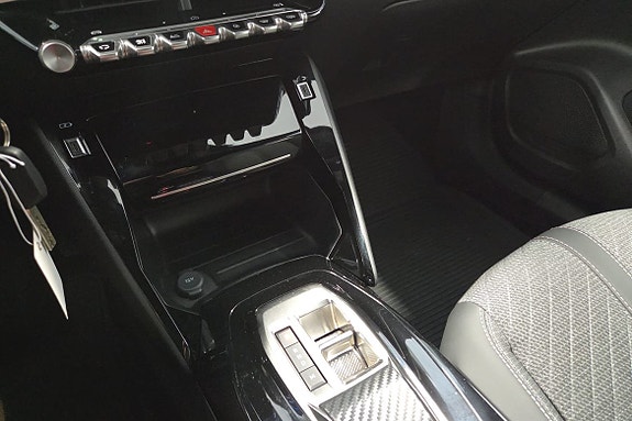 Peugeot 2008 7 of 12