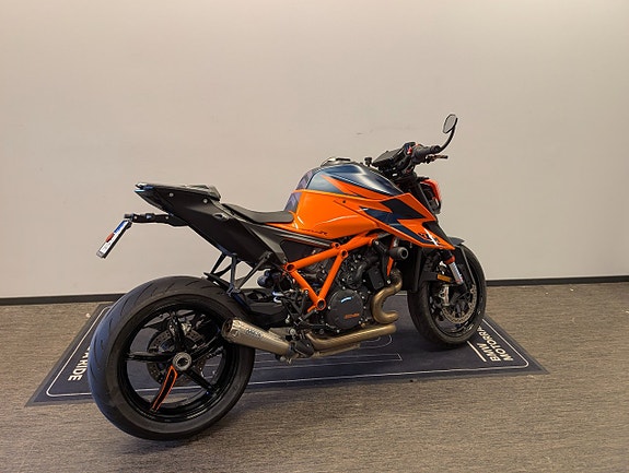 KTM 1290 Super Duke R 3 of 4