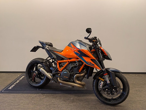 KTM 1290 Super Duke R 2 of 4