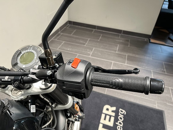Husqvarna Svartpilen 401/Tankväska/Akrapovic/24mån Räntefritt 9 of 16