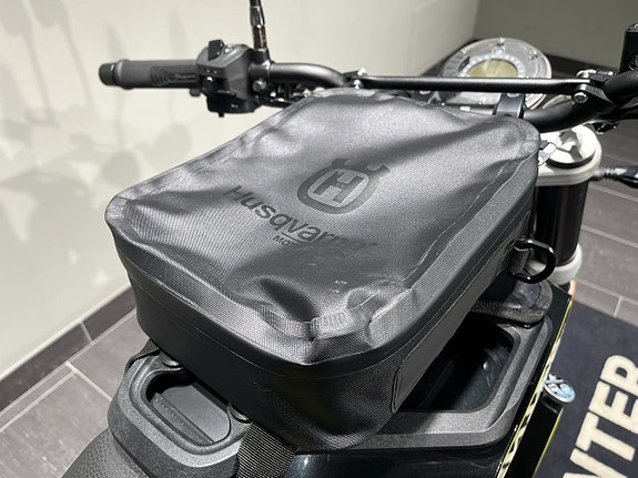 Husqvarna Svartpilen 401/Tankväska/Akrapovic/24mån Räntefritt 12 of 16