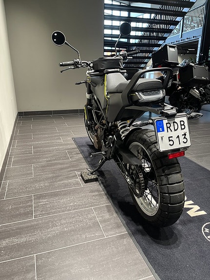 Husqvarna Svartpilen 401/Tankväska/Akrapovic/24mån Räntefritt 5 of 16