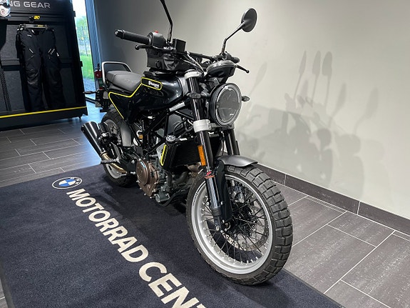 Husqvarna Svartpilen 401/Tankväska/Akrapovic/24mån Räntefritt 2 of 16