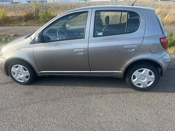 Toyota Yaris 9 of 9