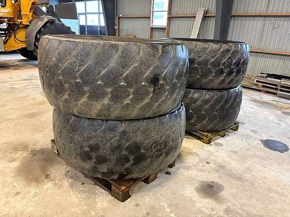 Michelin begagnade 600-65R25 däck 3 of 3
