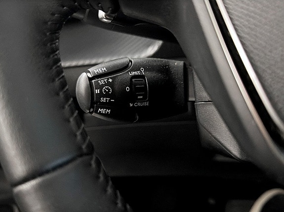 Peugeot 208 8 of 17