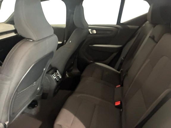 Volvo EX40 7 of 16