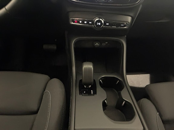 Volvo EX40 13 of 16
