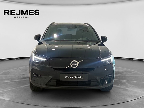 Volvo EX40 9 of 16