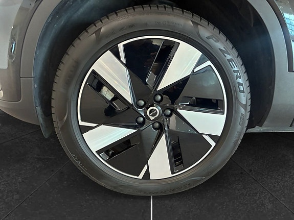 Volvo EX40 10 of 16