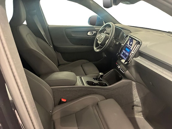 Volvo EX40 4 of 16