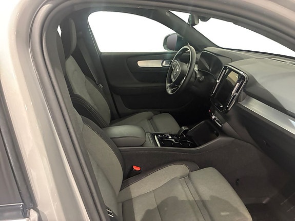 Volvo XC40 5 of 15