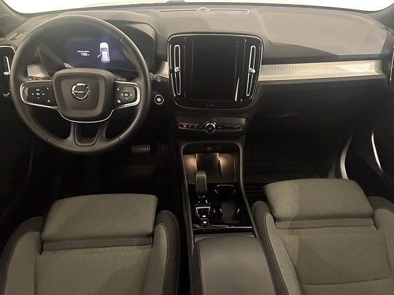Volvo XC40 6 of 15
