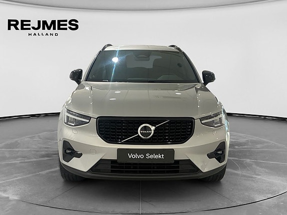 Volvo XC40 9 of 15